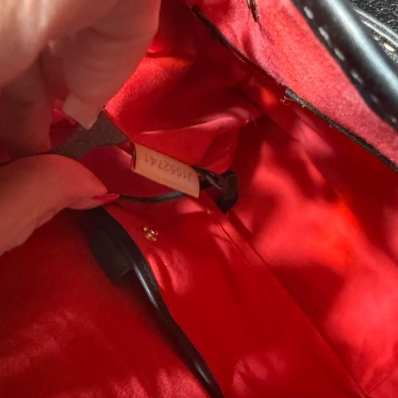 👜 Dooney & Bourke Leopard Print Drawstring Bucket Bag - Picture 12 of 16